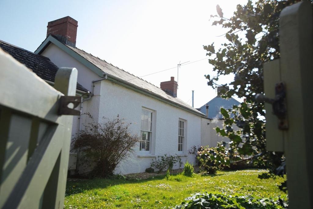 May Tree Cottage Manorbier 5 Mins From The Beach Sleeps 4 Exterior foto