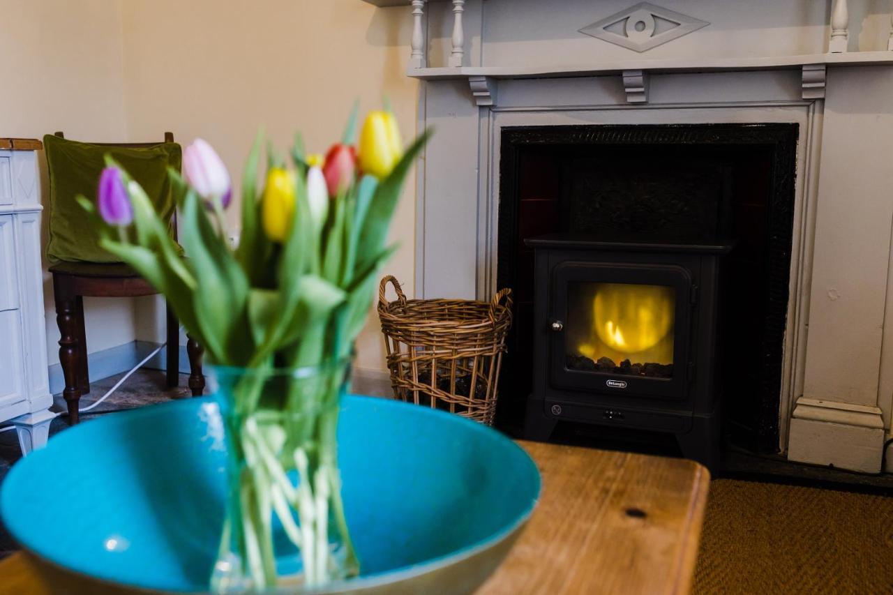 May Tree Cottage Manorbier 5 Mins From The Beach Sleeps 4 Exterior foto